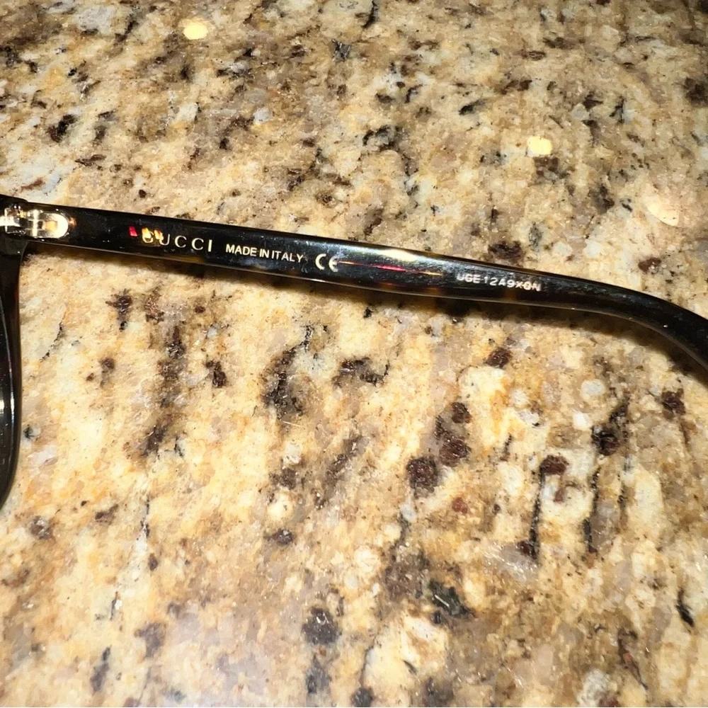 Gucci Black Oversized Women’s Sunglasses - Picture 6 of 7